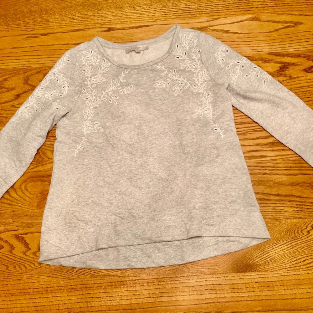 "LOFT" delicately decorated grey sweatshirt-like top, M